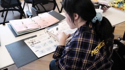 服裝學院師生赴浙江理工大學多耐福校外教學實踐基地考察時尚輔料行業(yè)與教具銷售