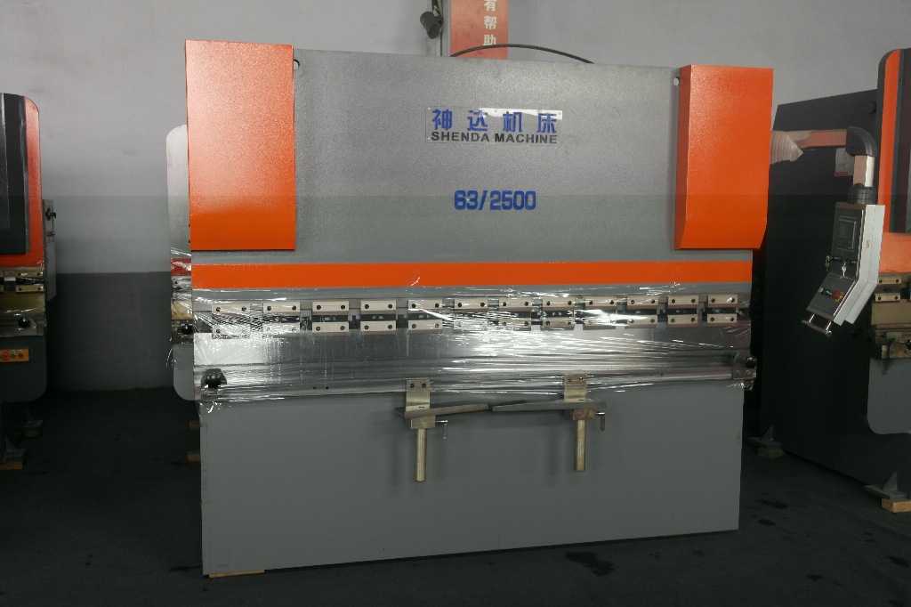 全面解析液壓板料折彎機(jī) 數(shù)控?cái)?shù)顯技術(shù)助力高精度鈑金加工